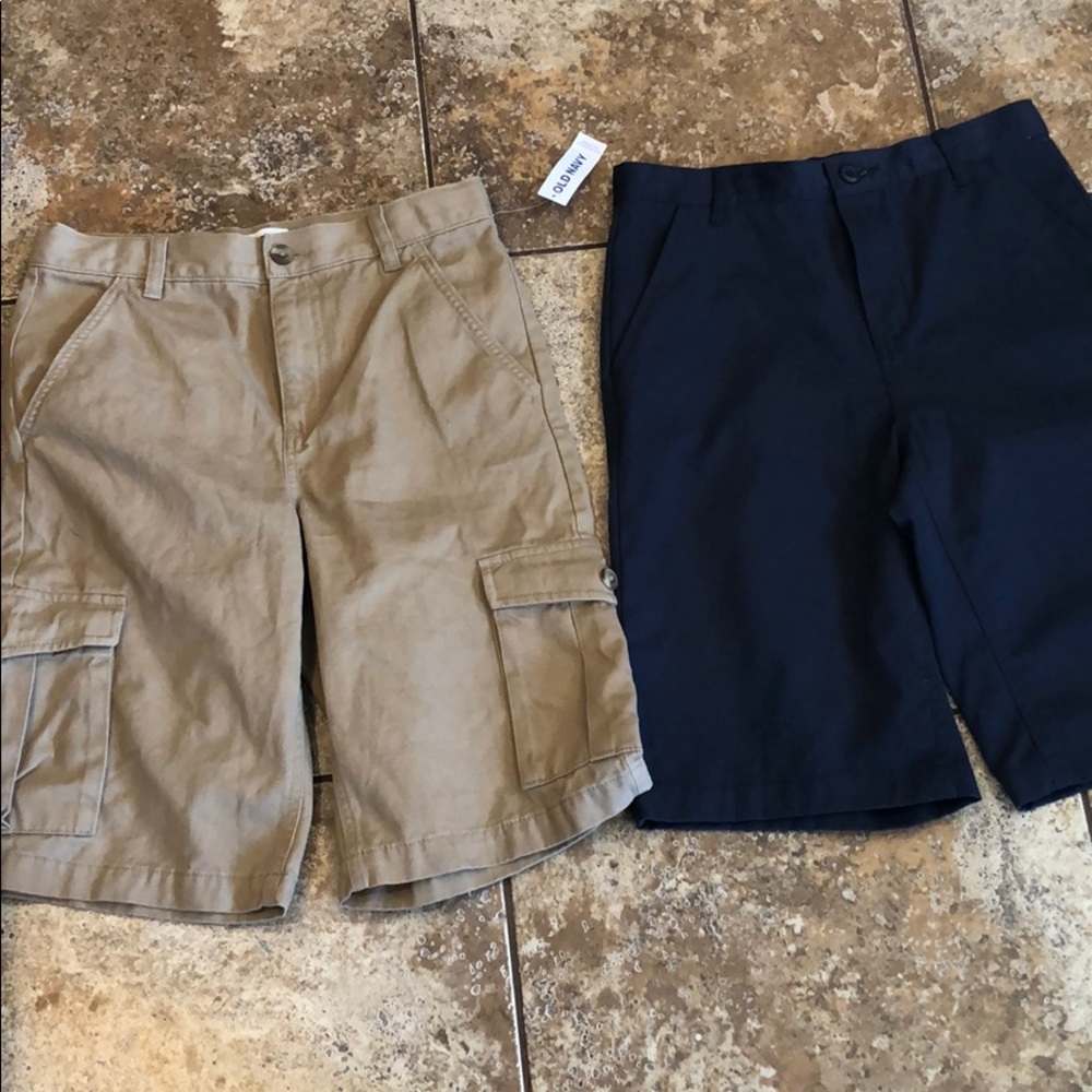 Boys Old Navy Size 14 NWT khaki shorts.